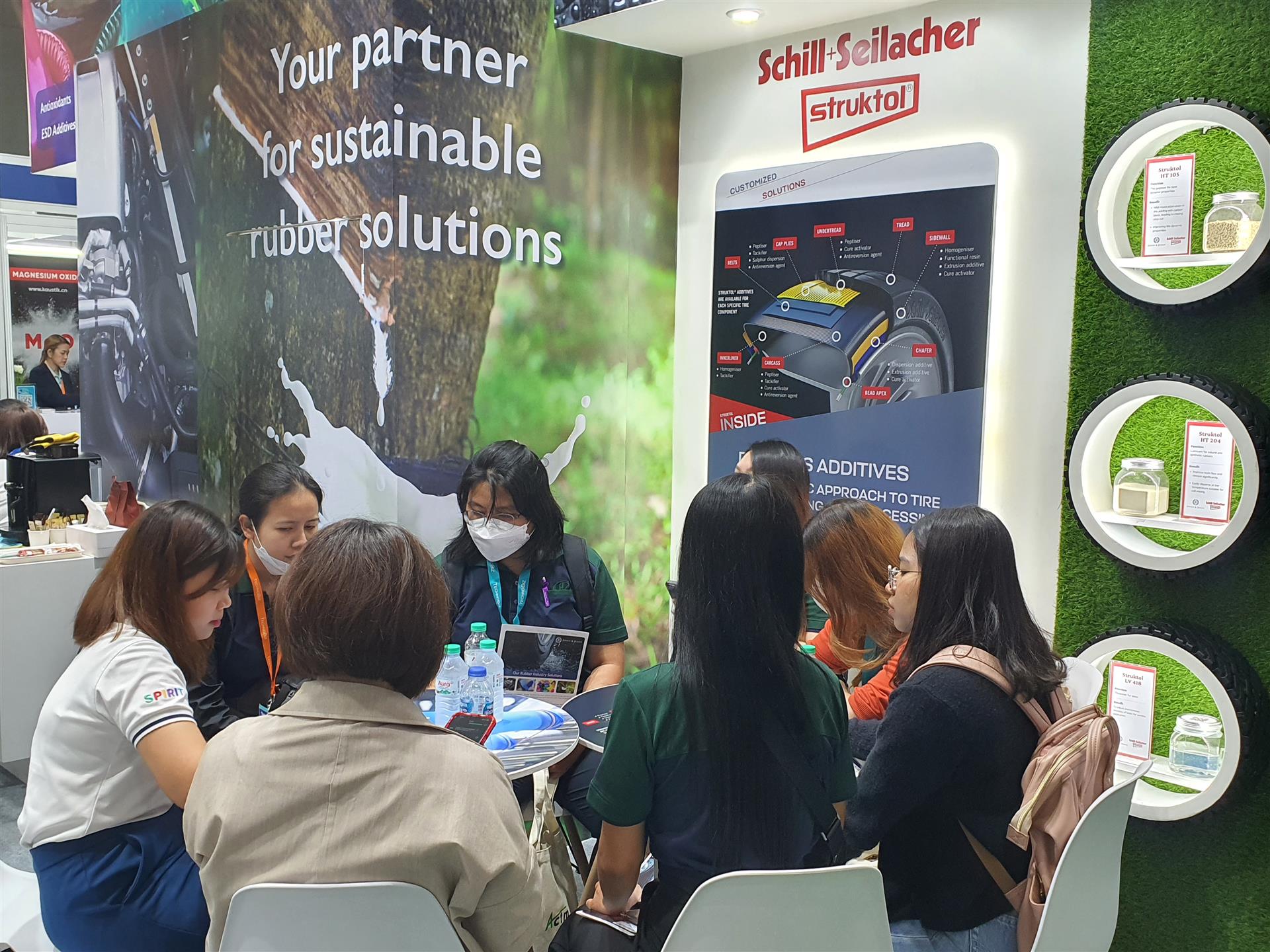 GRTE 5 (Custom) More visitors to our booth to learn about our solutions