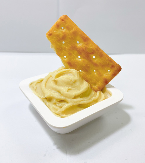 S__20316205-edit pouring everday milk tea into a glass