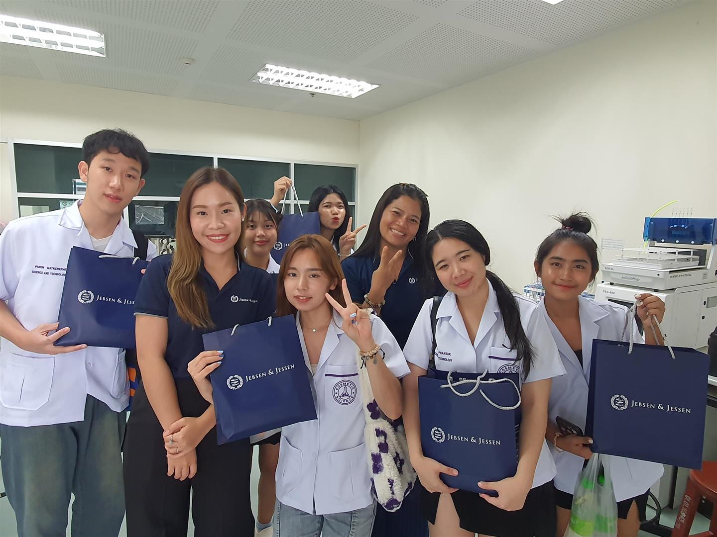 Students happy with the session and knowledge they gained (Large) Students happy with the session and knowledge they gained (Large)