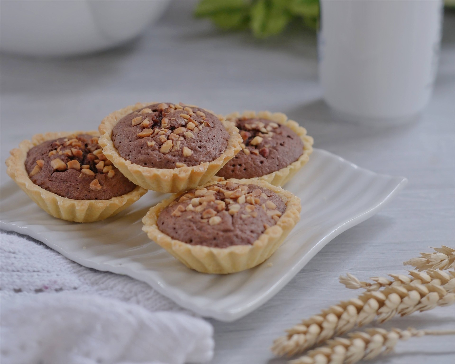 close-up-dessert-plate-table close-up-dessert-plate-table