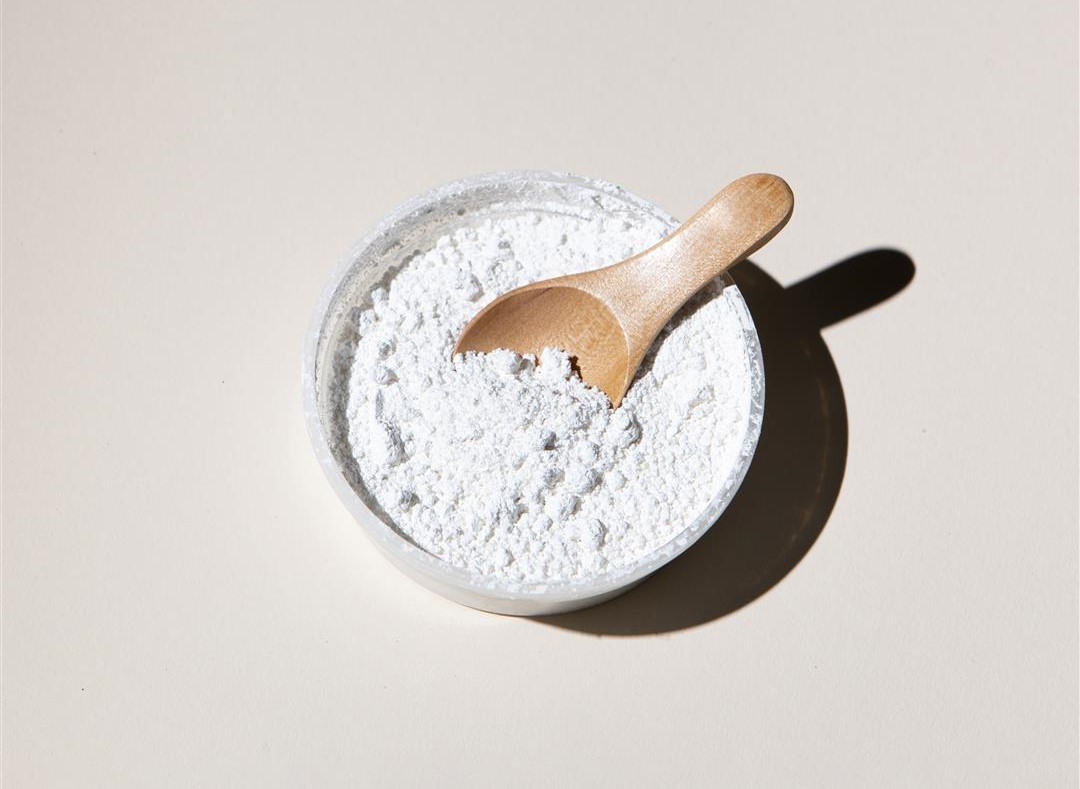 close-up-shot-powder-glass-bowl (Large) turquoise toothpaste